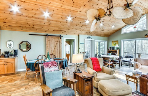 Newland House | Pool & Golf Club! Riverfront Retreat in Newland