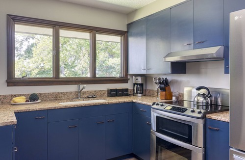 New Market House | Pool + Multiple Hot Tubs 4 Homes | 30 Min to Knoxville | Amber Escape