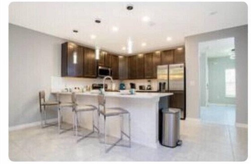 Indian Point House | Privacy, Disney 20 minutes,brand new house!