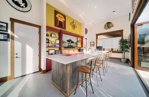 Lake Shangrila House | Private Beachfront - Sleeps 20 - HotTub - Rec Room