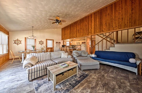 Colington Harbour House | Private Boat Dock: Fun OBX Family Getaway w/Deck