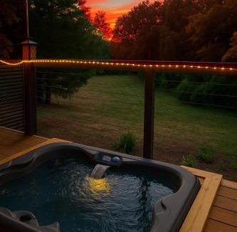 Blue Ridge Ski Chalet | Private Couples Retreat Scenic Hottub -Fireplace