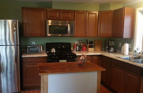 Carrollton Apartment | Private Garden Apartment 1 Block off St. Charles