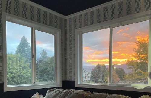 Briargate House | Private Home, Mountain Views, Hot Tub, AC, Dog Friendly, Boutique Design