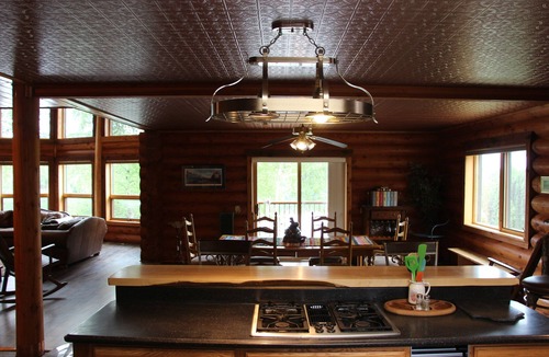 Susitna North Cabin | Private lakefront cabin with WiFi in charming Talkeetna, Alaska