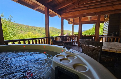 Cataloochee Ranch Cabin | Private, Mountain Views, Hot Tub, WiFi, Kid & Dog Friendly, Hike to the creek!