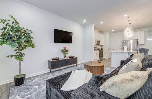 Smithfield House | Private Patio! Sleek & Stylish Smithfield Townhome