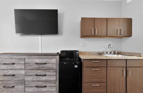 Sheffield Park Apartment | Private Studio Near Everything | NC