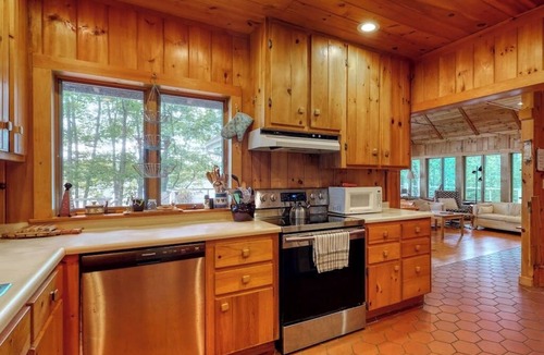 Mac Mahan Cabin | Private waterfront home with large deck & deep water dock