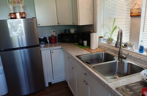 Mount Airy House | PROMO 10% WEEKLY/20% MONTHLY Pet Friendly, Home, private fenced yard.