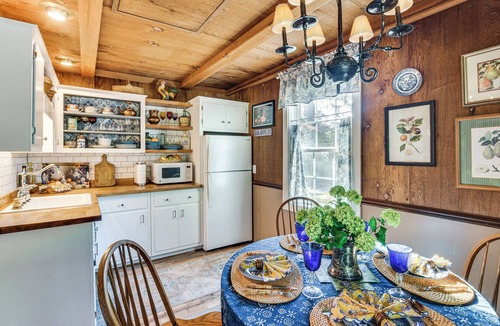 Warsaw House | Quaint Couple's Cottage in Warsaw Countryside