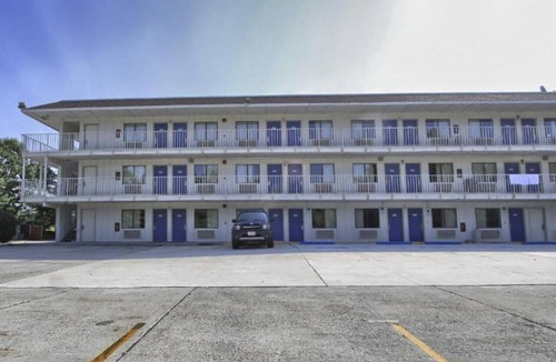 Camp Hill Apartment | Queen Bed|Accessible|Nsmk
