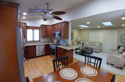 Elgin House | Quiet 3BR Home Near Hospital, Finished Basement, Fast WiFi