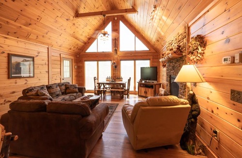 Topton Villa | Quiet Haven Mountain Top Cabin - 3 Bedroom Cabin with Breathtaking Views