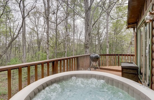 Blairsville Apartment | Quiet Lake Nottely Cabin w/Private Hot Tub No Smokers
