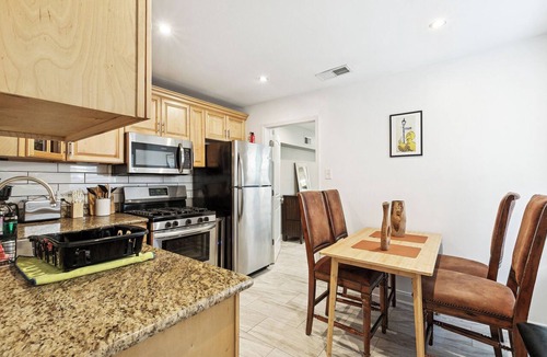 Broadmoor Apartment | Quiet Non-Smoking 2-bedroom apartment in superb New Orleans with AC