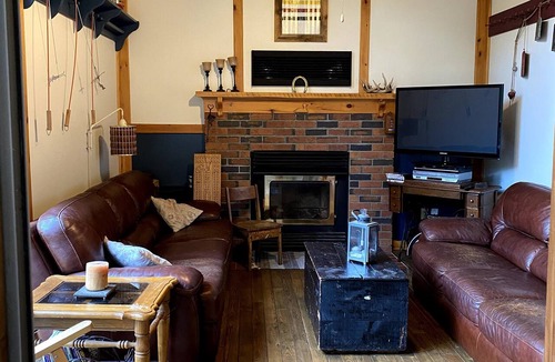 McKellar Cottage | Quiet Waterfront Cottage near Parry Sound
