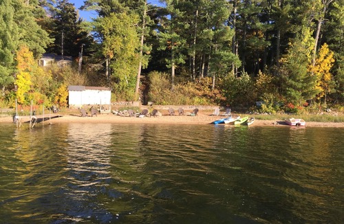Hackensack Cottage | Rainbow's End Resort - Lakefront Cottages – Newly Remodeled with Private Beach