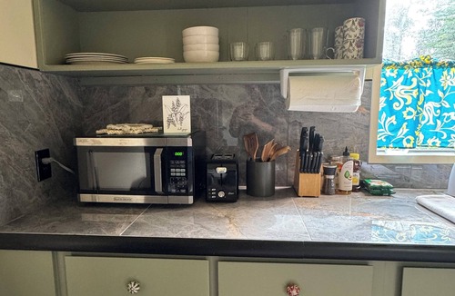Ohia Estates Apartment | Rainforest Studio in Volcano- 3miles from National Park