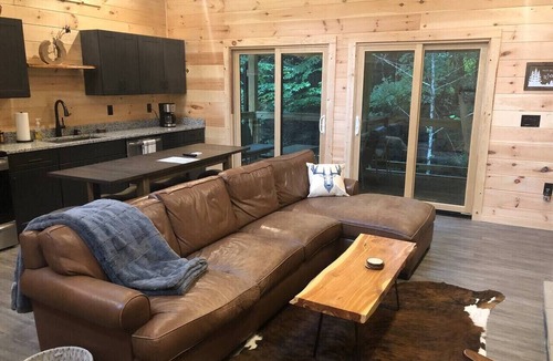 Campton Cabin | Red River Gorge Turtle Falls Hot Tub Firepit Wi-Fi