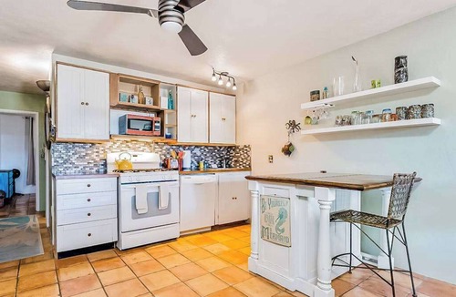 Ualapue Apartment | Relax at a Dreamy Oceanfront Resort Condo with Pool & Beach Access