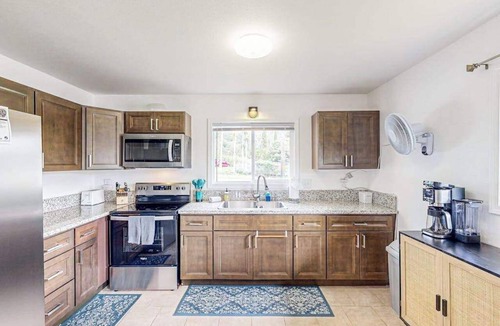 Kapoho House | Relaxing Dog-Friendly Pahoa Home Near Beaches with Shared Pool