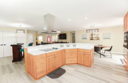 Hampton House | Relaxing Riverfront Getaway in Philips Lake