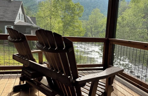 Cullowhee House | Relaxing riverfront house perfect for fly fishing and WCU family visits