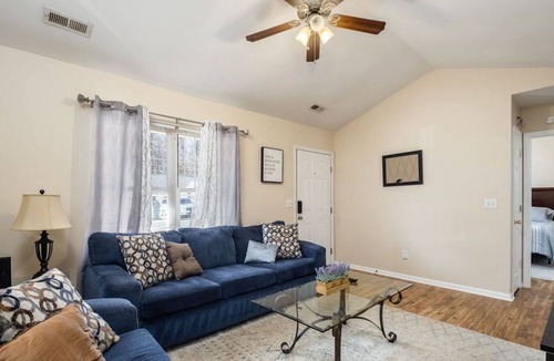 Paw Creek House | Renovated CLT Home Great for Couples | Friends| Families + Kids | Solo Travelers