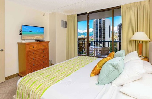 Waikiki Condo | Resort condo w/lanai & pool access