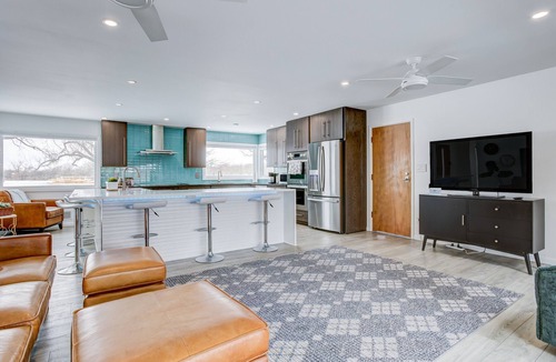 Wichita House | Resort Style FUN-Heated POOL-Pickleball-PuttPutt-Hot Tub-Epic Kitchen-King Beds