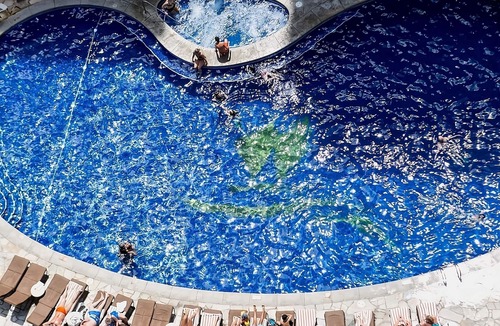 Waikiki Apartment | Right on the Beach! 3 Modern Units for 12, Restaurant, Minutes to Waikiki Beach!
