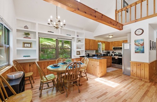 Hayesville House | Rippling Waters Hideaway by Chatuge Home Concierge | Creekside Retreat |King Suite + Bunks | Steps to Water