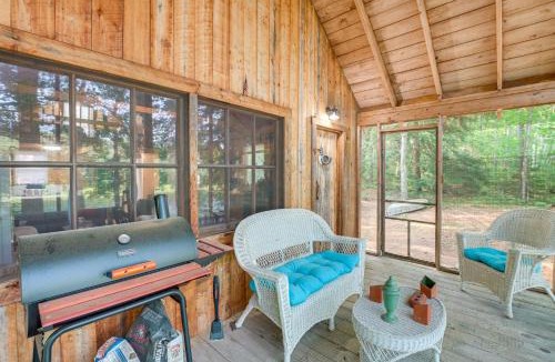Olamon Apartment | Riverfront Greenbush Studio w/Porch & Views!
