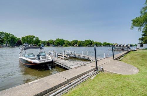 McHenry House | Riverfront McHenry Home w/Dock & Kayaks