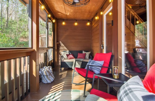 Cashes Valley Cabin | Romantic Mountain Retreat I Hot Tub I Sauna I Fire pit I Art Studio