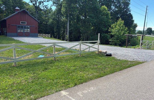 Loudon Apartment | Romantic Secluded Retreat! 1 Bedroom Barndominium- Adults Only