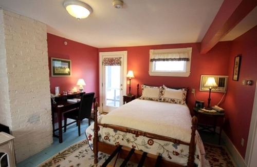 Hallowell Cabin | Romantic Stay on a Traditional Farm near the Kennebec River, Maine