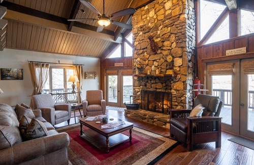 Franklin Ski Chalet | Ruby Rose Mountain Chalet in the Smokies
