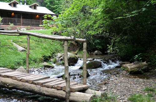 Cherokee Cabin | Rustic Family-Friendly Log Cabin in the Smoky Mountains, North Carolina