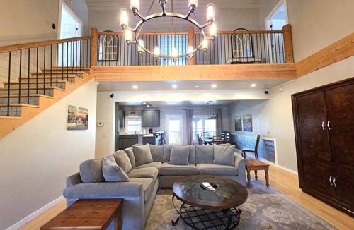Dahlonega Hotel | Rustic Luxury at its finest- Individual Rooms, Suites, & Cabins or book it all!