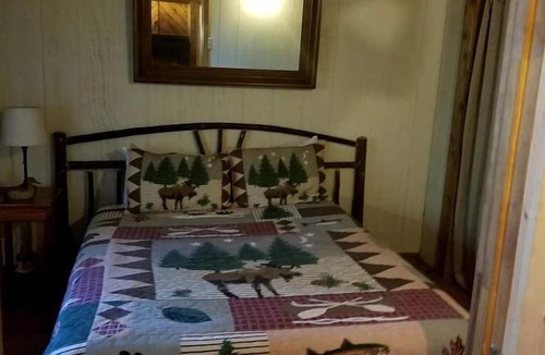 Lakemont Cabin | Rustic, Pet Friendly Cabin in Lakemont, Georgia, near Tallulah Gorge State Park