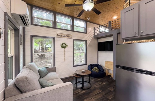 Canyon Lake Cottage | Rustic & Private 5 Acres- Hot Tub, Fire Pit, Grill