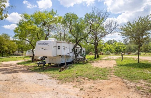 Burnet RV Rental | RV Site - Pull Through 40