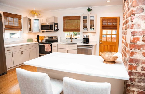 Plaza Midwood House | Safe and quiet street. Walk to shops & more. Fenced in yard w huge front porch.