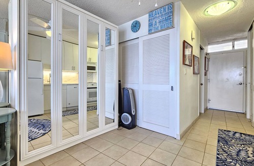Diamond Head - Kapahulu - St. Louis Apartment | Sans Souci Beachfront Studio Condo 106