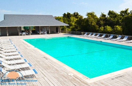 Corolla House | SEA-GO in Corolla, NC. OCEANSIDE! 4 min. walk to beach, PET FRIENDLY!