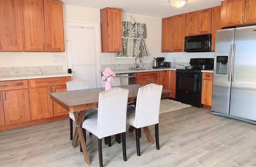 Makaha House | Sea La Vie II Furnished Luxury Beach Home