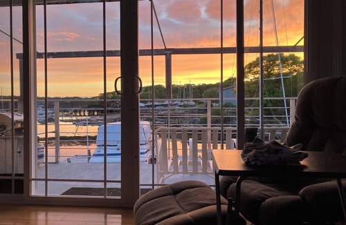 South Bristol House | Seaside Cottage on a wharf in a fishing village