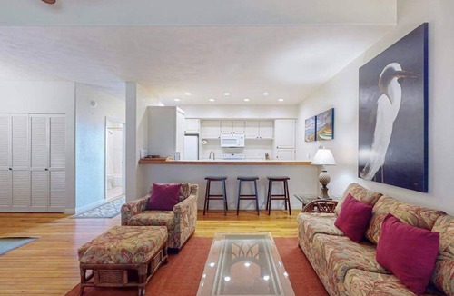 Maunaloa Condo | Secluded Molokai Condo Near the Ocean with WiFi, Pool & Grills